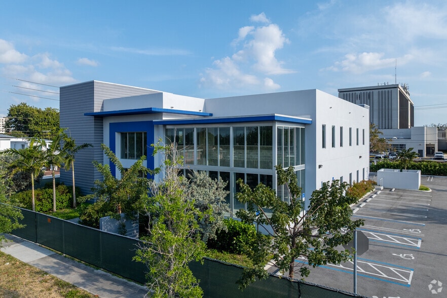 More Photos Of 662 E 27th St, Hialeah Medical For Sale