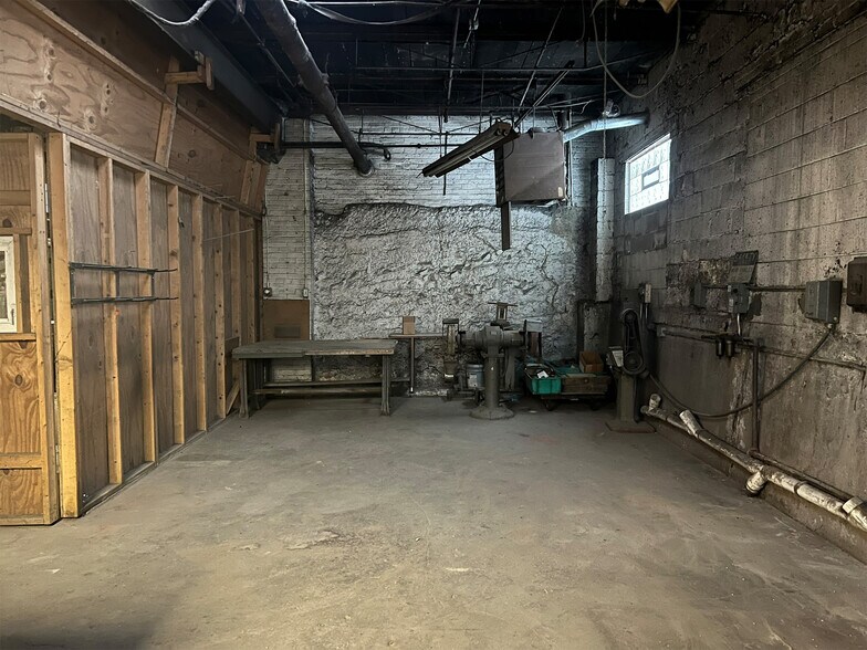 More Photos Of 1040 W 12th St, Erie Manufacturing For Sale