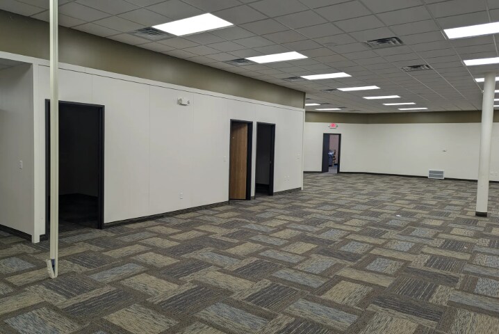 More Photos Of 4305 Pineview Blvd, Commerce Township Research And Development For Lease