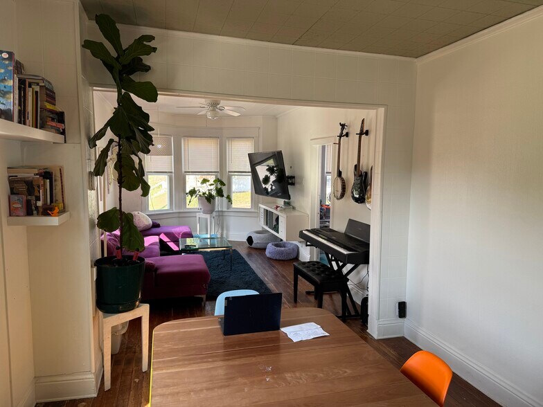 More Photos Of 81 N Mill St, Kansas City Storefront Retail Office For Sale