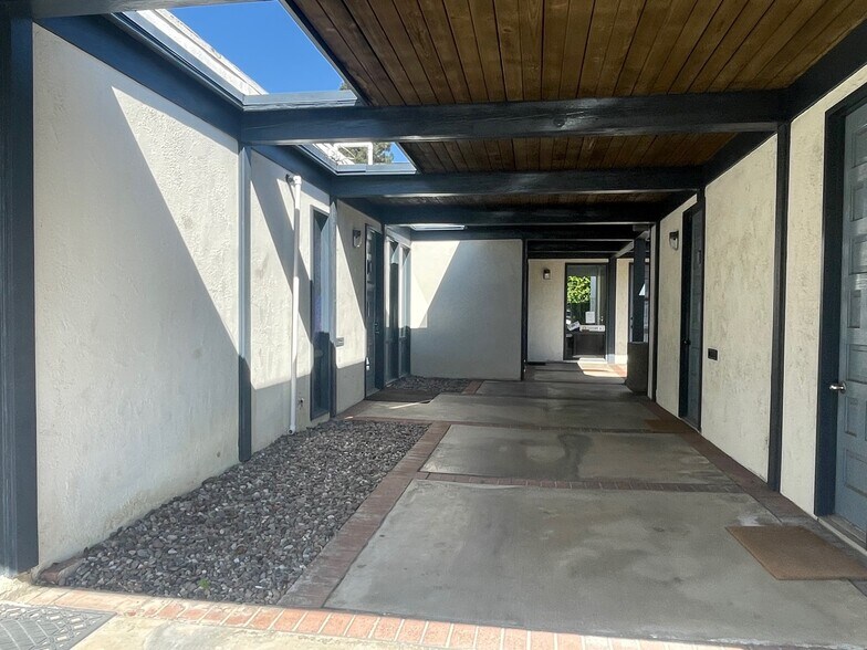 More Photos Of 17400 Irvine Blvd, Tustin Medical For Lease