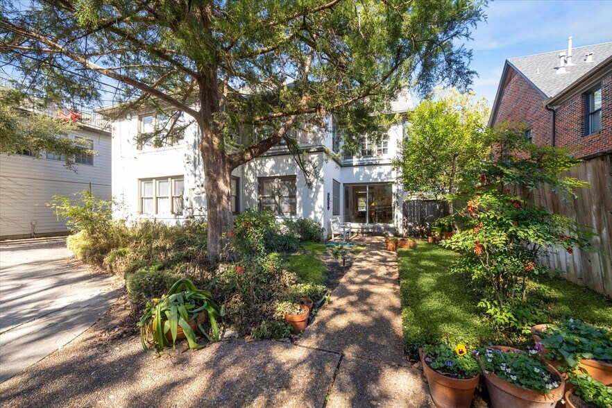 More Photos Of 2039 South Blvd, Houston Apartments For Sale