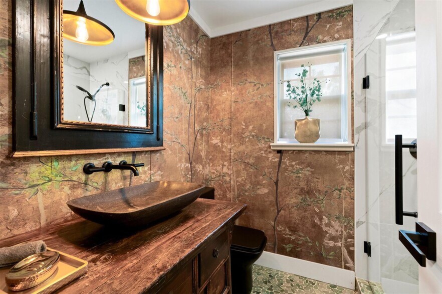 More Photos Of 8721 Mountain Crest Dr, Austin Specialty For Sale