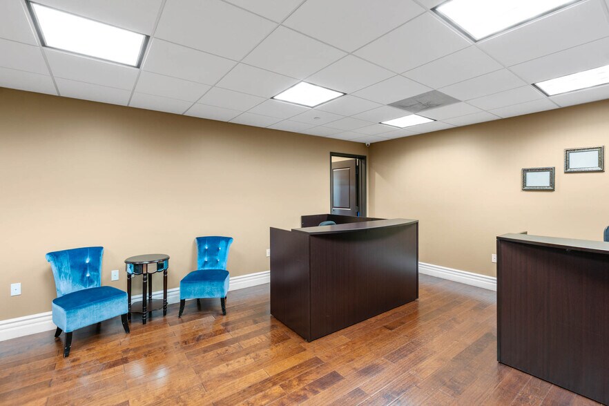 More Photos Of 13833-13841 Ventura Blvd, Sherman Oaks Storefront Retail Office For Sale