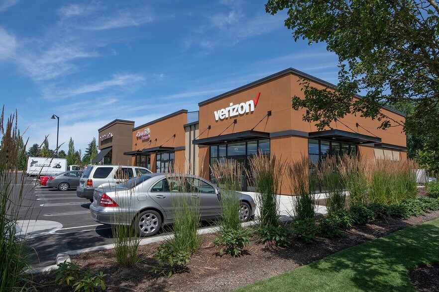 Primary Photo Of 105 N Arney Rd, Woodburn Restaurant For Lease