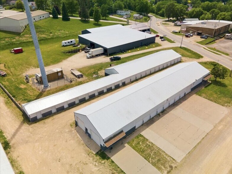 More Photos Of 301 Old Dubuque Rd, Anamosa Warehouse For Sale