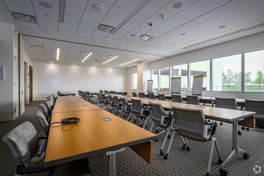 More Photos Of 1002 Noble Energy Way, Houston Office For Sale