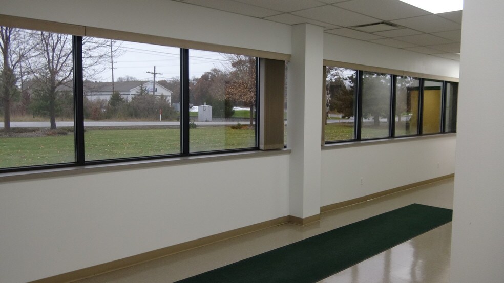 More Photos Of 12801 Silver Lake Rd, Brighton Manufacturing For Sale