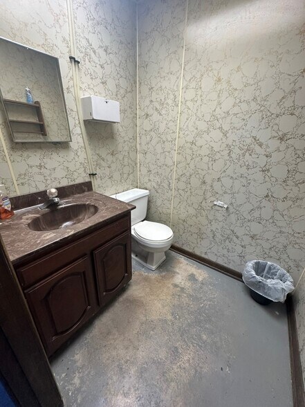 More Photos Of 1662 Murfreesboro Rd, Woodbury General Retail For Sale