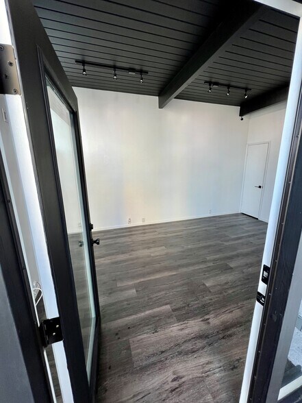 More Photos Of 809 S Gaffey St, San Pedro Office For Lease