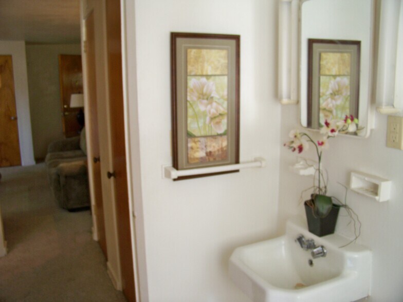 More Photos Of 1101 Washington Ave, Alton Apartments For Sale