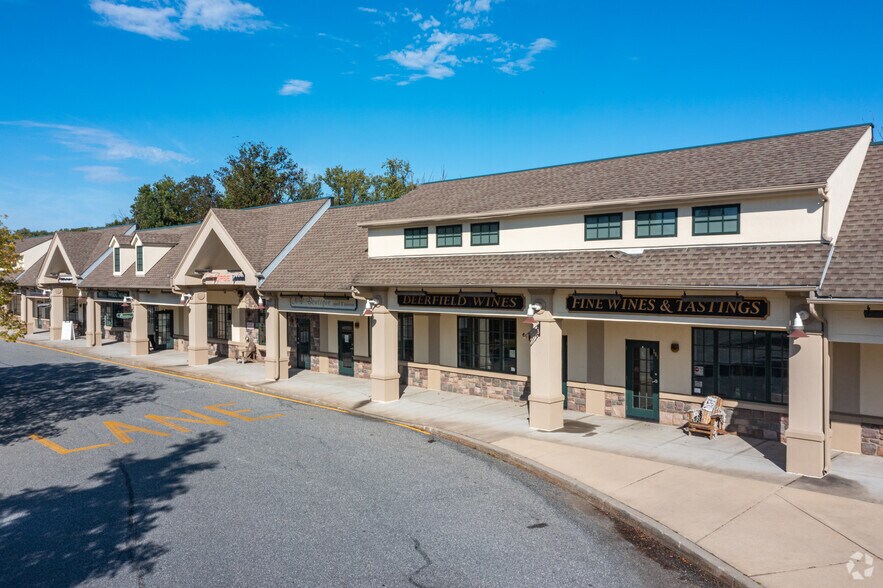 More Photos Of 201-218 Louviers Dr, Newark Freestanding For Lease