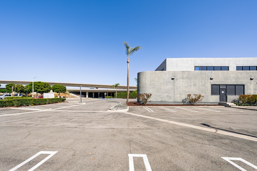 More Photos Of 18071 Fitch, Irvine Showroom For Sale