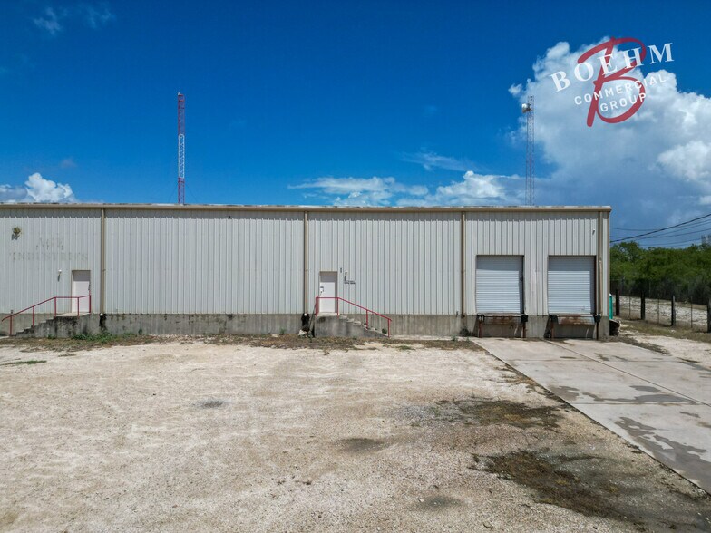 More Photos Of 995 Industrial Blvd, Del Rio Distribution For Sale