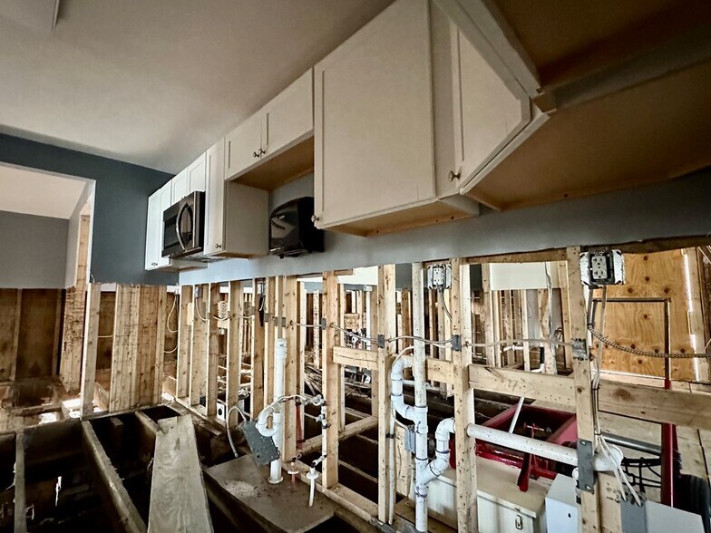 More Photos Of 490 2nd St, Cedar Key Office For Sale