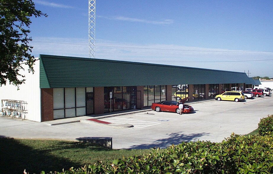 Primary Photo Of 1400 Moccassin Trl, Lewisville Warehouse For Lease