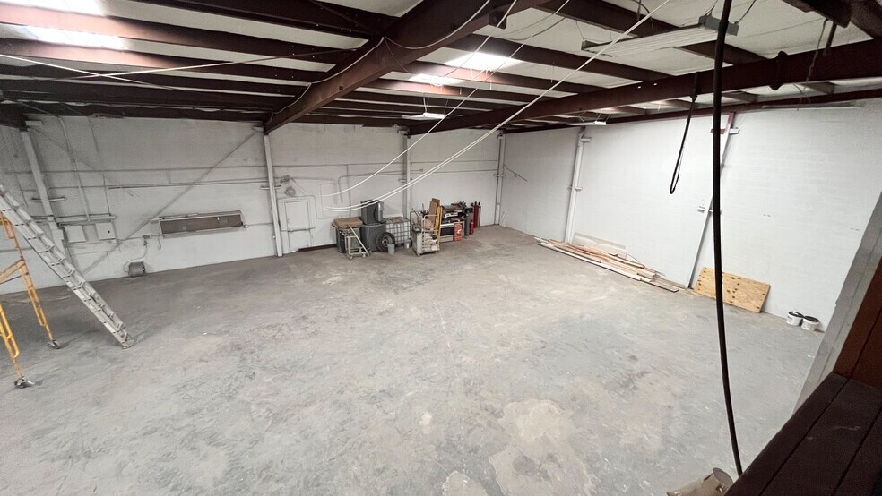 More Photos Of 9220 Rasmus Dr, Houston Warehouse For Lease