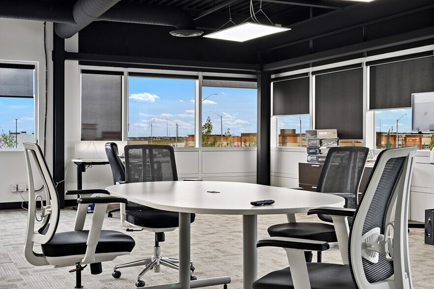 More Photos Of 10985 38th St NE, Calgary Warehouse For Sale