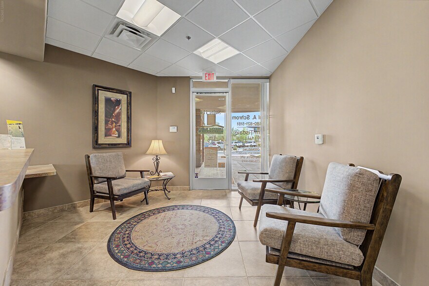 More Photos Of 565 W Chandler Blvd, Chandler Office For Lease