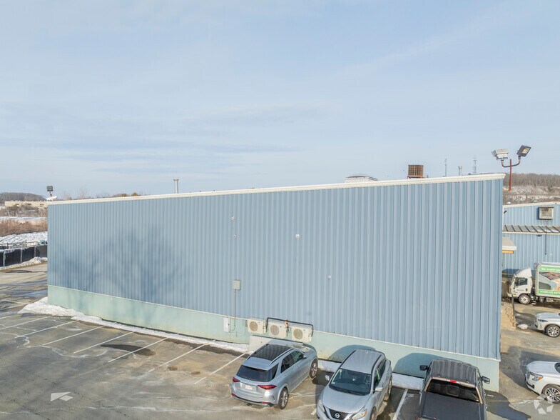 More Photos Of 231 Neck Rd, Haverhill Warehouse For Lease