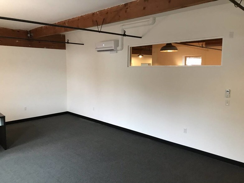 More Photos Of 2330 NW 31st Ave, Portland Flex For Sale