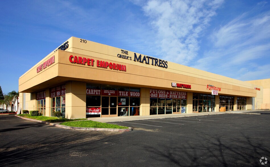 Primary Photo Of 210 Dupont St, Corona Showroom For Lease
