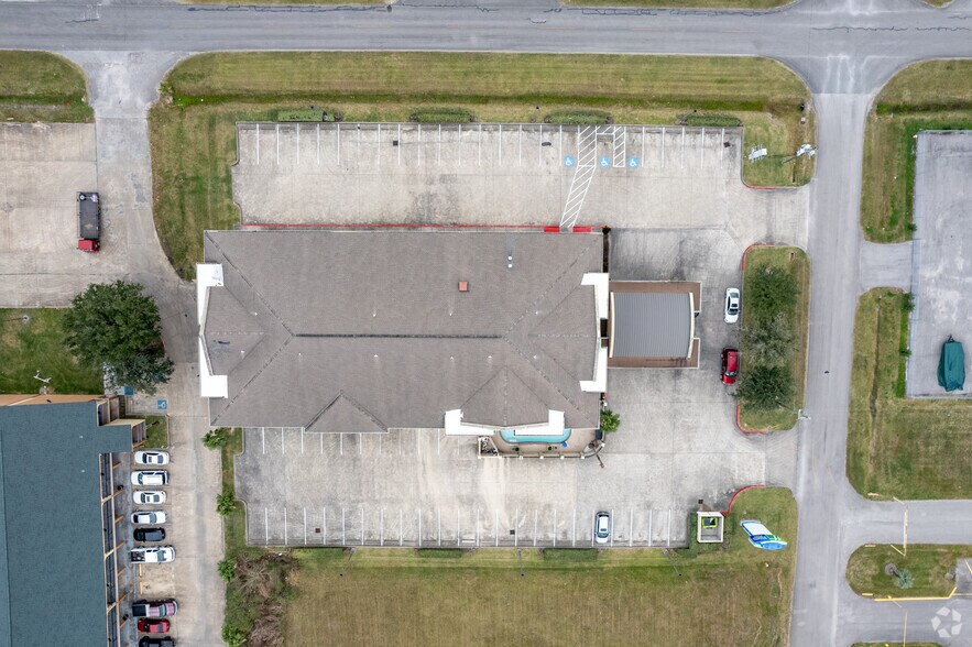 More Photos Of 908 W G St, La Porte Hotel For Sale