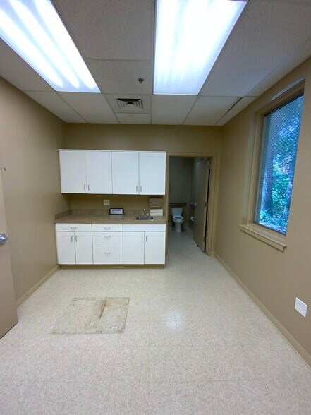 More Photos Of 3436-3500 Granite Cir, Toledo Medical For Lease