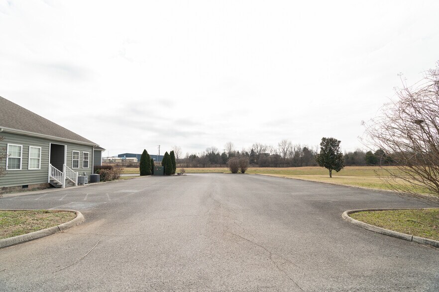 More Photos Of 130 Willowcreek Blvd, Sweetwater Medical For Sale