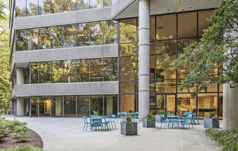 More Photos Of 500 Northridge Rd, Atlanta Office For Lease