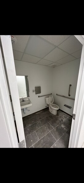 More Photos Of 5075 E University Ave, Pleasant Hill Loft Creative Space For Lease