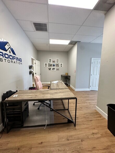 More Photos Of 25091 Bernwood Dr, Bonita Springs Showroom For Sale