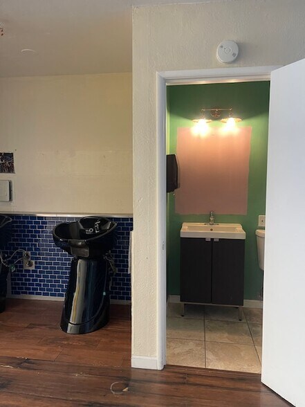 More Photos Of 3600-3606 Grand Ave, Oakland Storefront Retail Residential For Lease