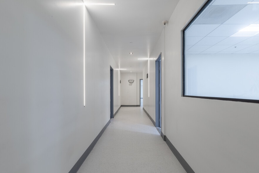 More Photos Of 10237-10239 Flanders Ct, San Diego Research And Development For Lease