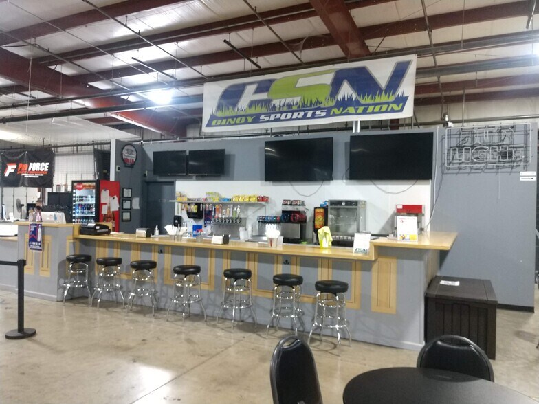 More Photos Of 5999 Meijer Dr, Milford Showroom For Lease