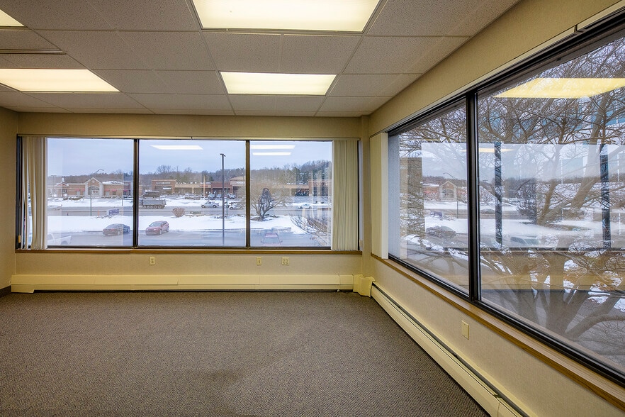 More Photos Of 6701 Rockside Rd, Independence Medical For Lease