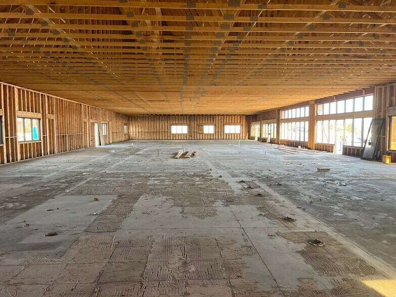 More Photos Of 3607 N Ridge Rd, Wichita Medical For Sale