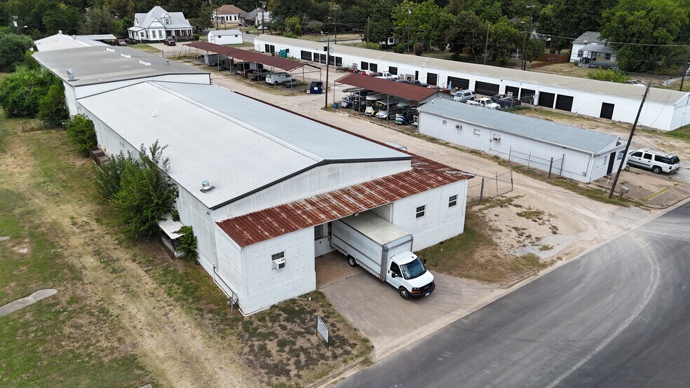 More Photos Of 412 McKeen St, Waco Warehouse For Sale