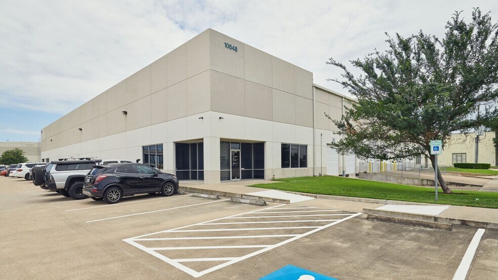 Primary Photo Of 10642 W Little York Rd, Houston Unknown For Lease