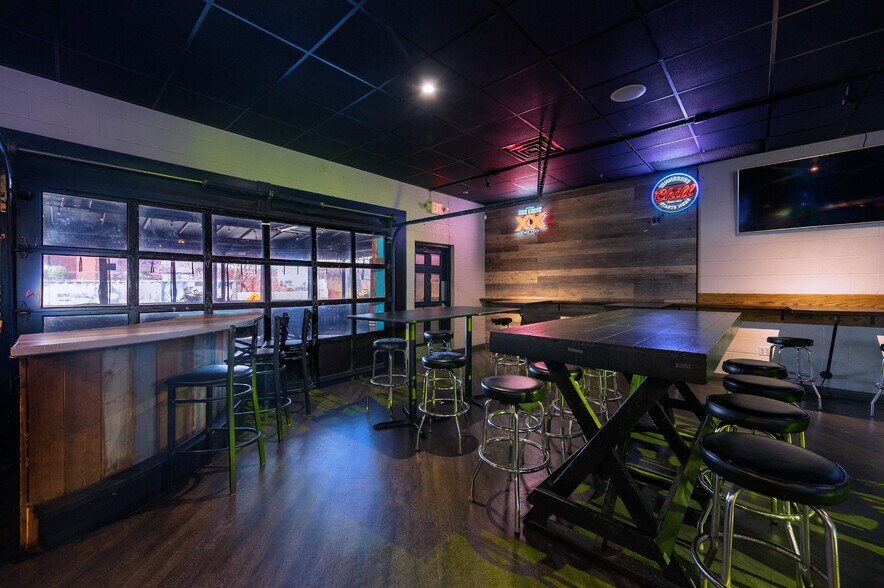 More Photos Of 3248 Blackwood Dr, Nashville Bar For Sale
