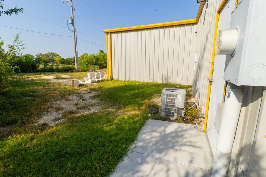 More Photos Of 1919 W Central Ave, El Dorado Warehouse For Lease