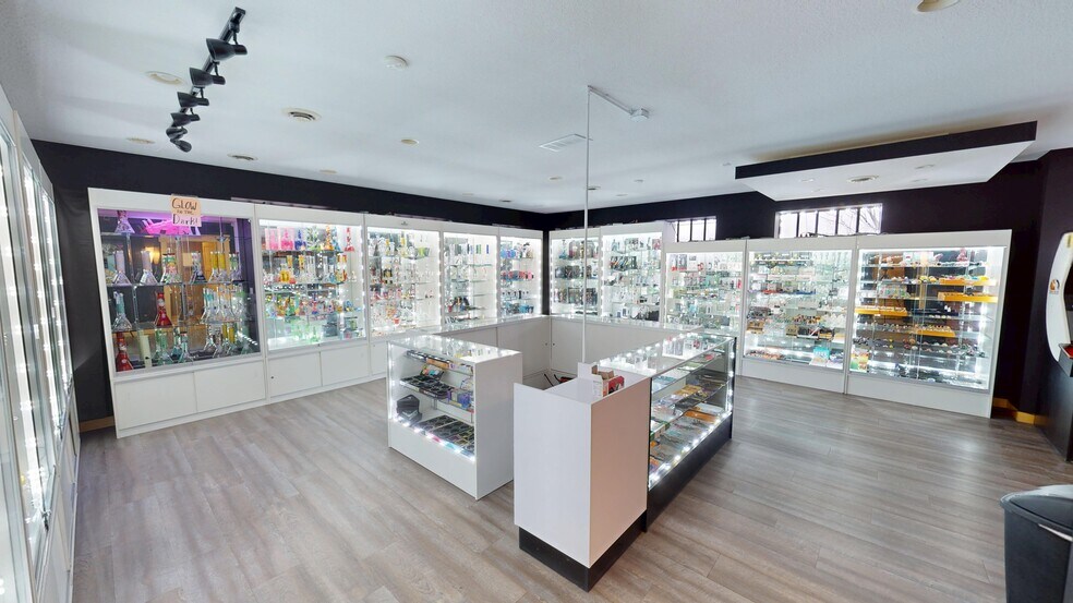 More Photos Of 13743 NE Aberdeen St, Ham Lake Warehouse For Lease