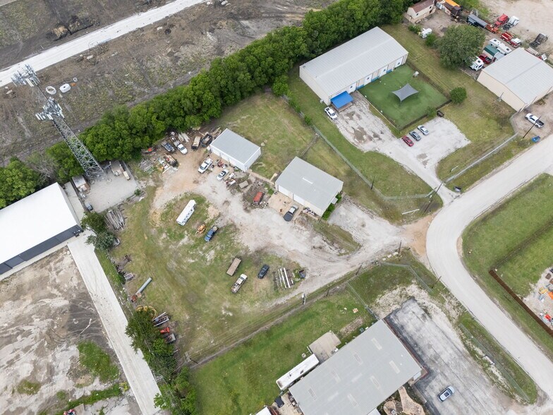 More Photos Of 449 National Dr, Rockwall Warehouse For Sale