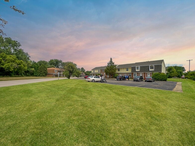 More Photos Of 8059 McDermitt Dr, Davison Apartments For Sale