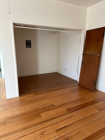 More Photos Of 1458 E 33rd St, Oakland Apartments For Sale
