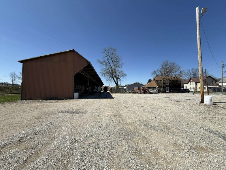 More Photos Of 130 N Cedar St, Newark Flex For Lease