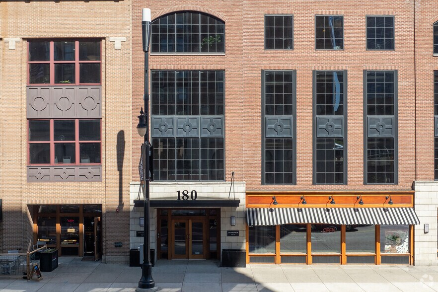 More Photos Of 180 Monroe Ave NW, Grand Rapids Office For Lease