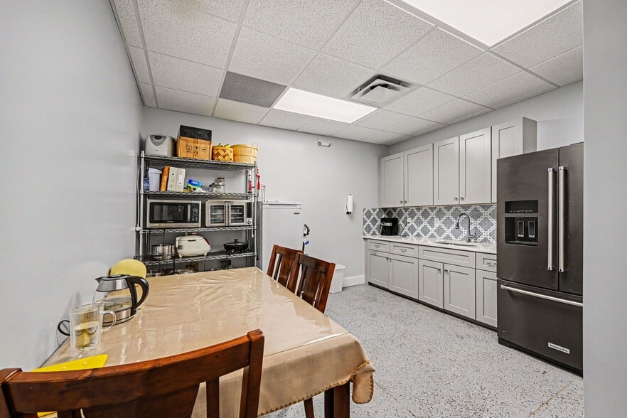 More Photos Of 215 Irvan Ct NW, Concord Flex For Lease