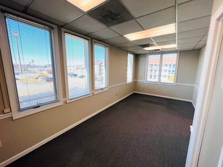 More Photos Of 252 Harry Lane Blvd, Knoxville Office For Sale