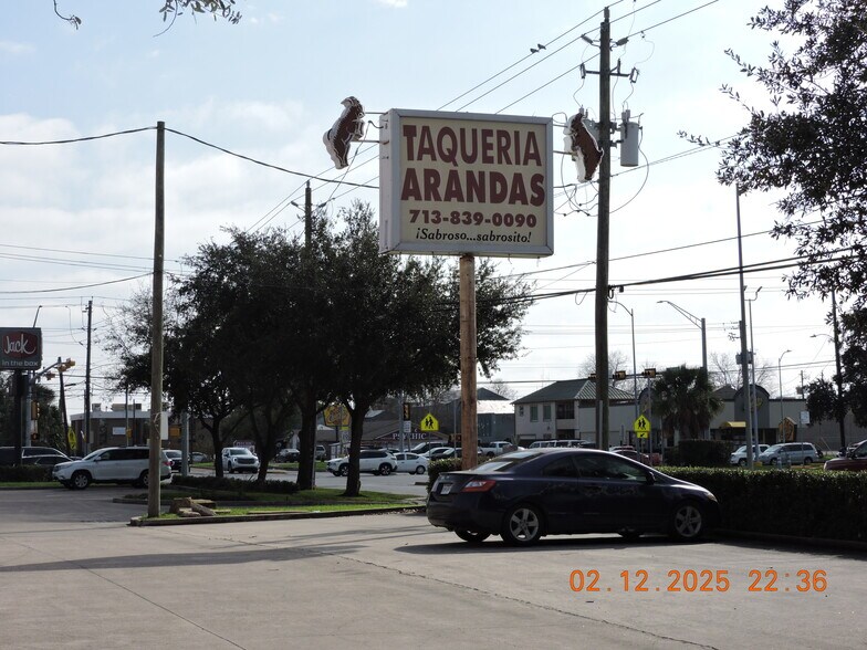 More Photos Of 5560 Gulfton Dr, Houston General Retail For Sale